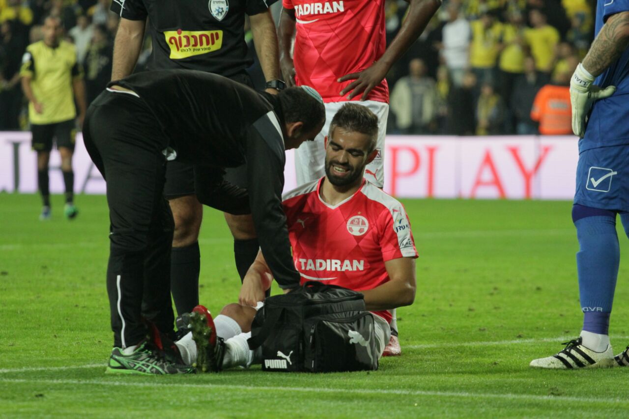 מיגל ויטור. סובל מפגיעה ברצועה הצידית בברך